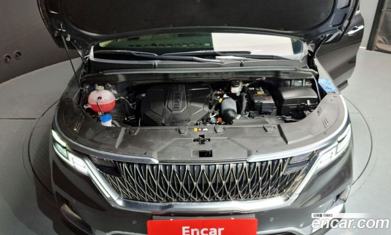 Kia Carnival 9-Seater Noblesse