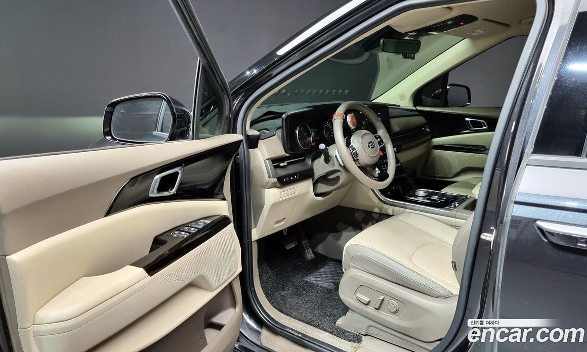 Kia Carnival 9-Seater Noblesse
