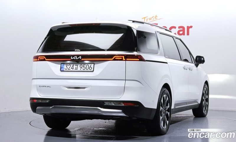 Kia Carnival 9-Seater Signature