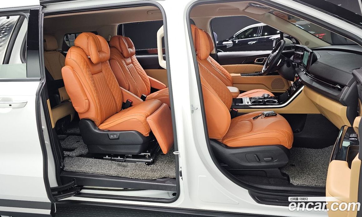 Kia Carnival 9-Seater Signature