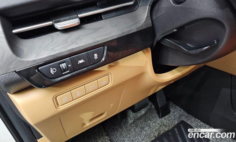 Kia Carnival 9-Seater Signature