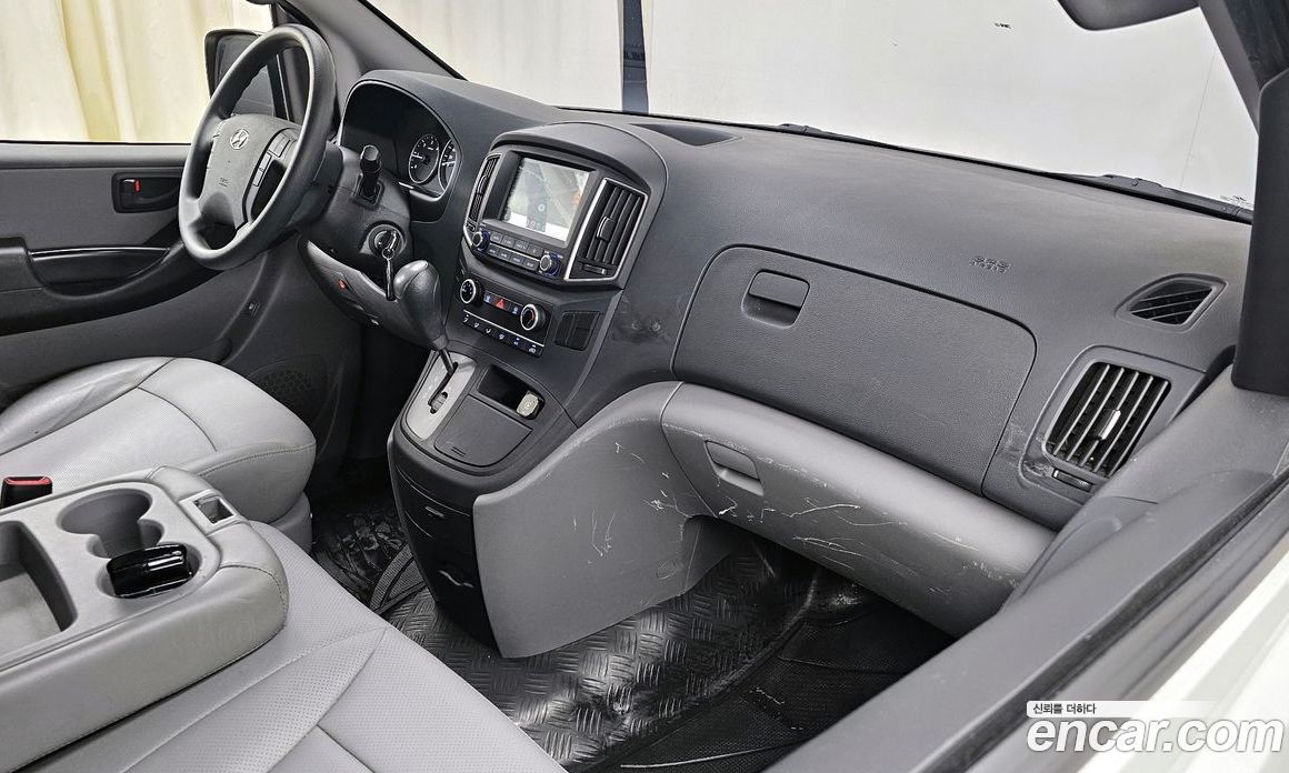 Hyundai Starex Van 3-Seater