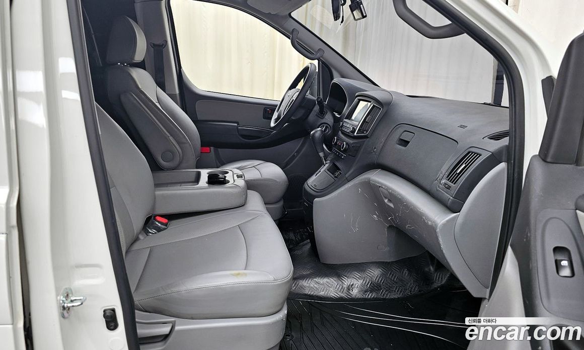 Hyundai Starex Van 3-Seater