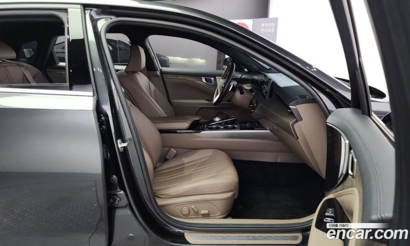 Kia K8 2.5 Gasoline 2WD