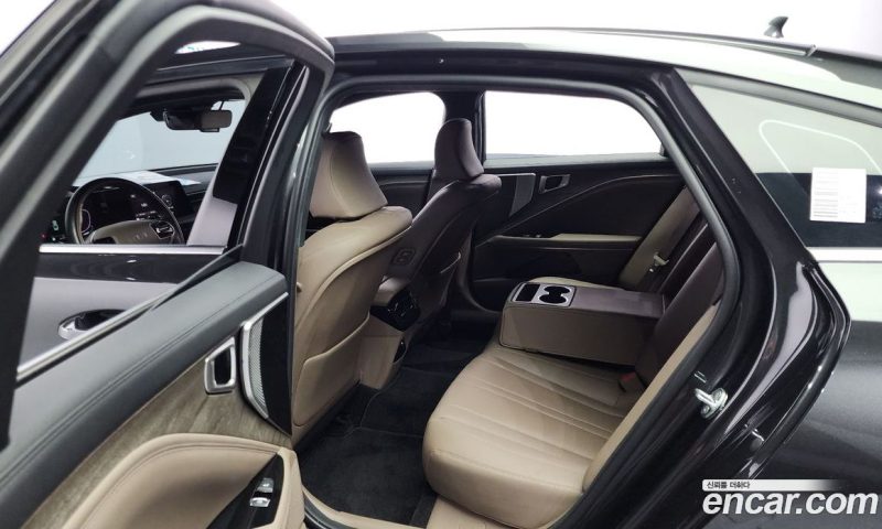 Kia K8 2.5 Gasoline 2WD