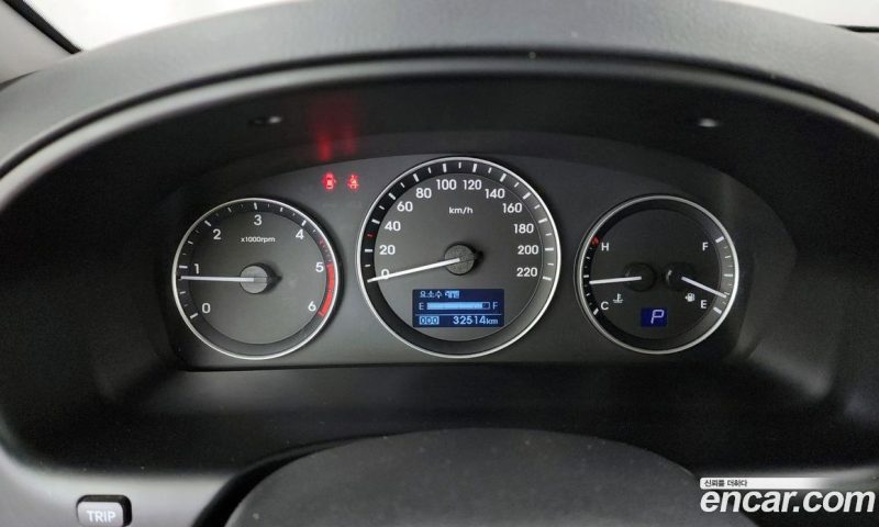 Hyundai Starex Van 3-Seater