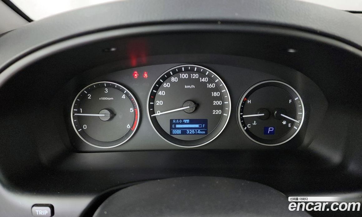 Hyundai Starex Van 3-Seater