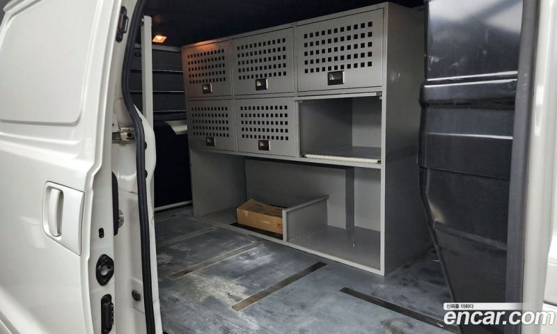 Hyundai Starex Van 3-Seater