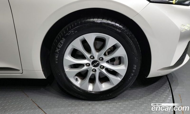 Kia K8 2.5 Gasoline 2WD