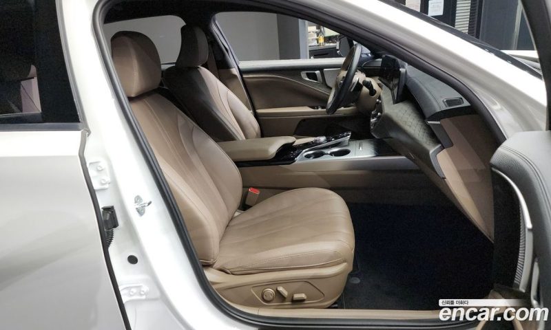 Kia K8 2.5 Gasoline 2WD