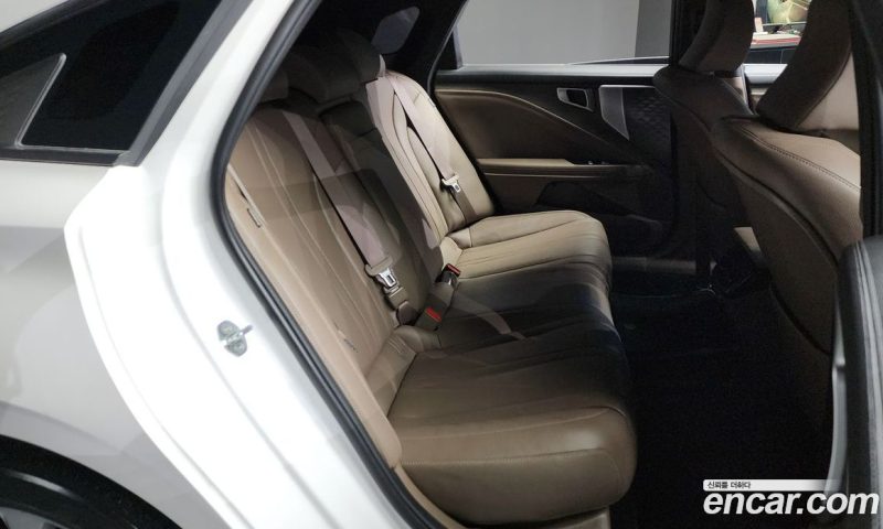 Kia K8 2.5 Gasoline 2WD