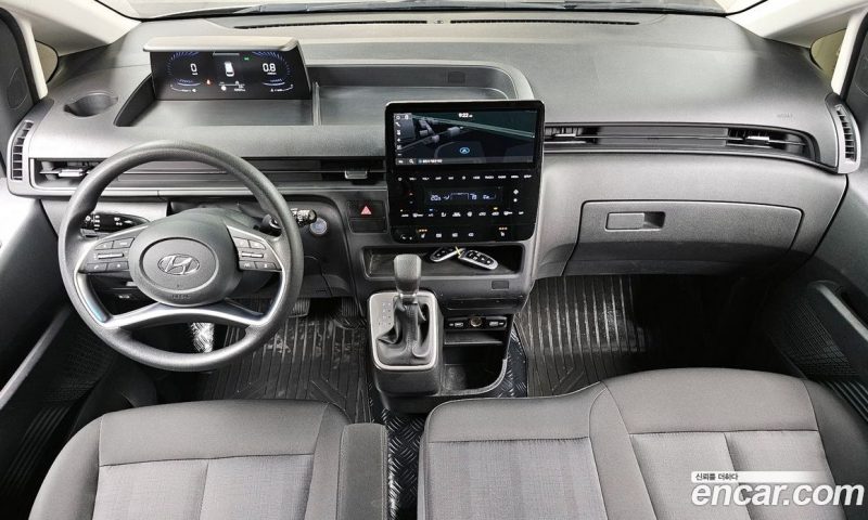 Hyundai Staria Tourer 11-Seater