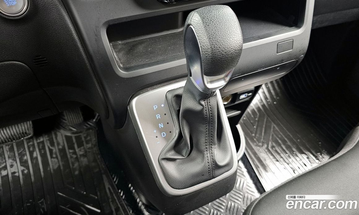 Hyundai Staria Tourer 11-Seater