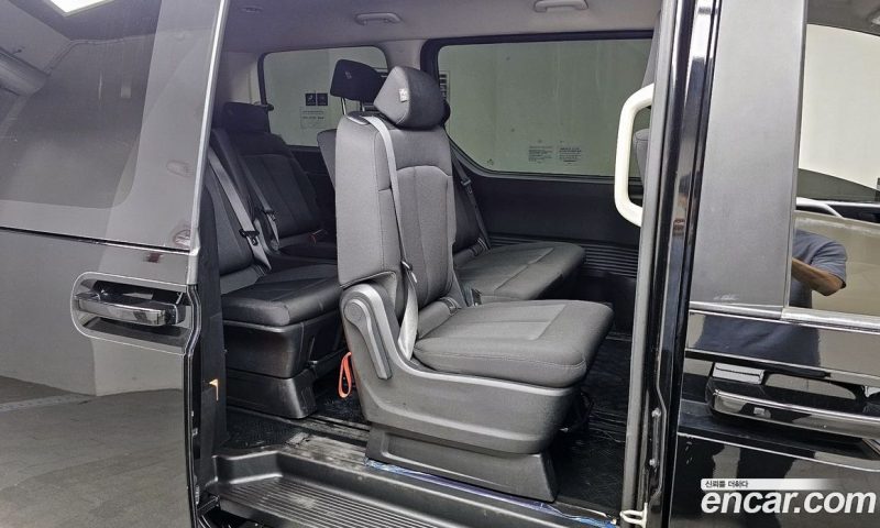 Hyundai Staria Tourer 11-Seater