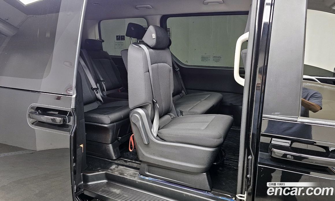 Hyundai Staria Tourer 11-Seater