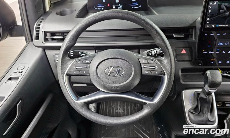 Hyundai Staria Tourer 11-Seater