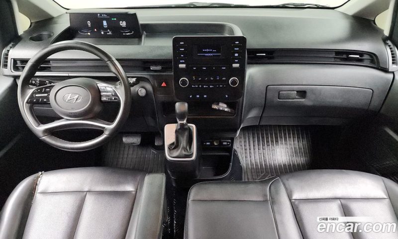 Hyundai Staria 4WD Tourer 11-Seater