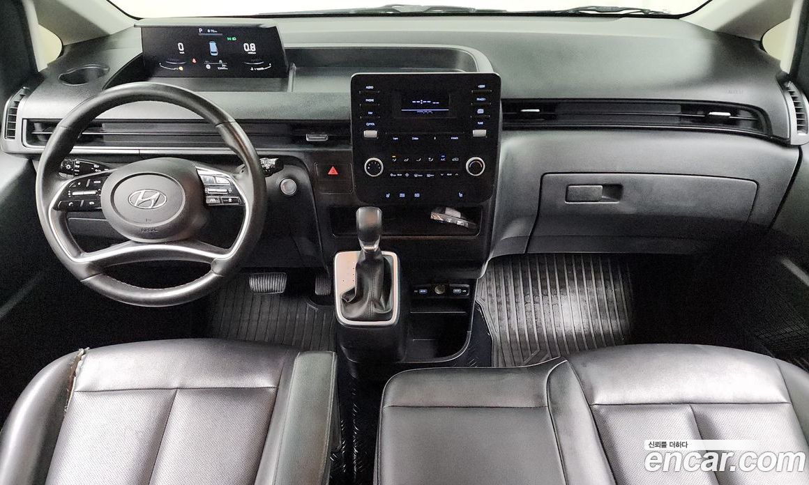 Hyundai Staria 4WD Tourer 11-Seater