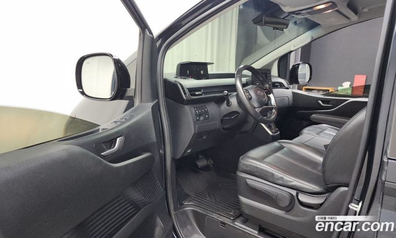 Hyundai Staria 4WD Tourer 11-Seater