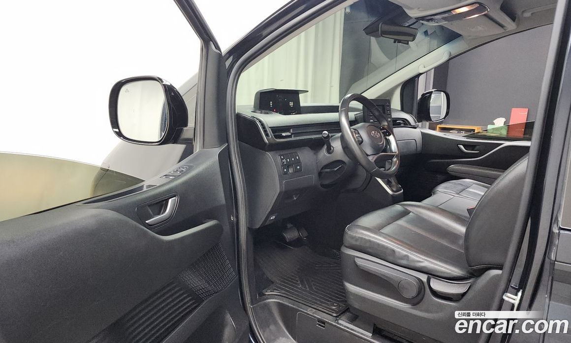 Hyundai Staria 4WD Tourer 11-Seater