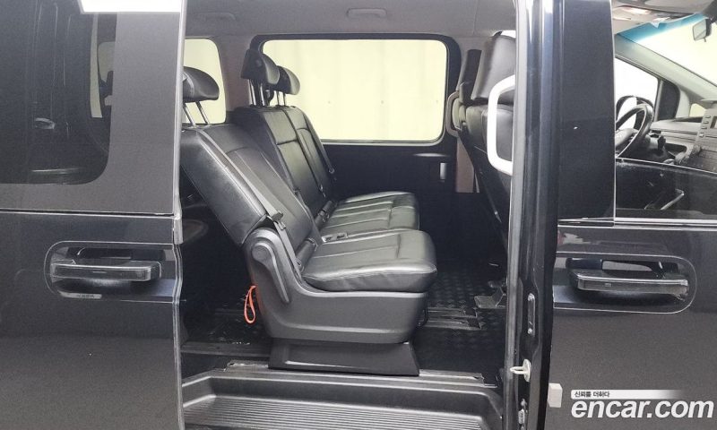 Hyundai Staria 4WD Tourer 11-Seater