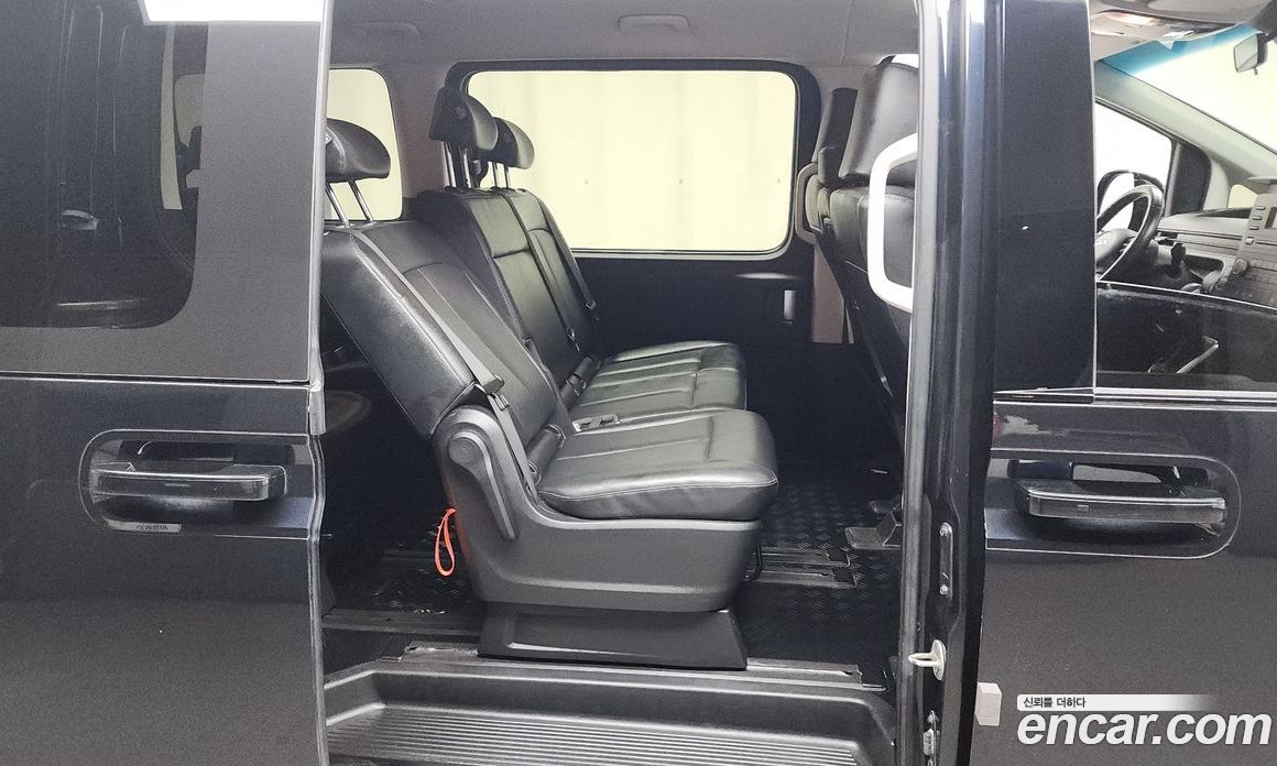 Hyundai Staria 4WD Tourer 11-Seater