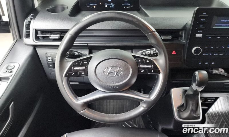 Hyundai Staria 4WD Tourer 11-Seater
