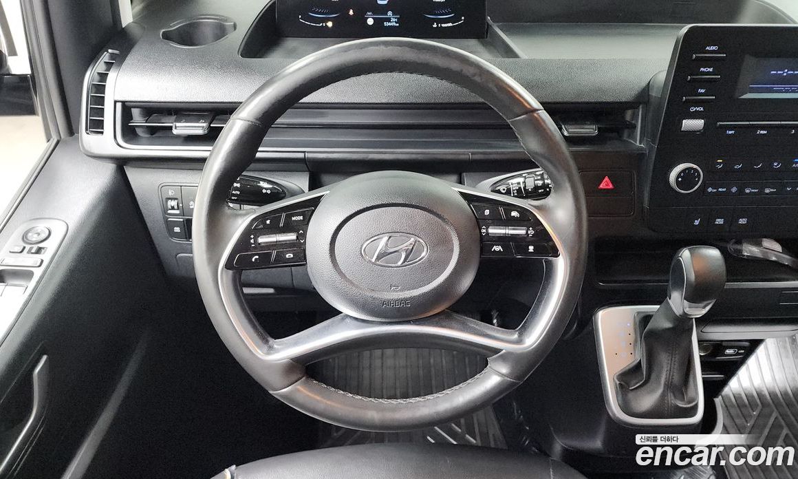 Hyundai Staria 4WD Tourer 11-Seater