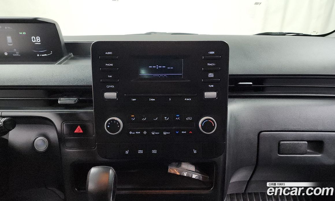 Hyundai Staria 4WD Tourer 11-Seater