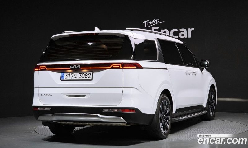 Kia Carnival 9-Seater Signature