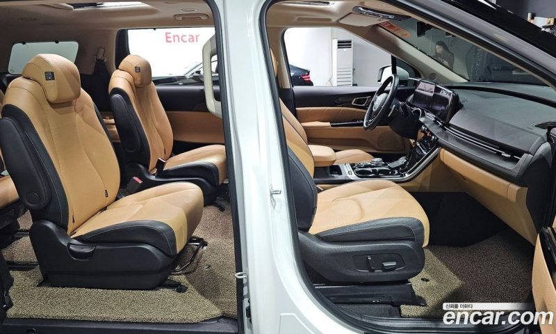 Kia Carnival 9-Seater Signature