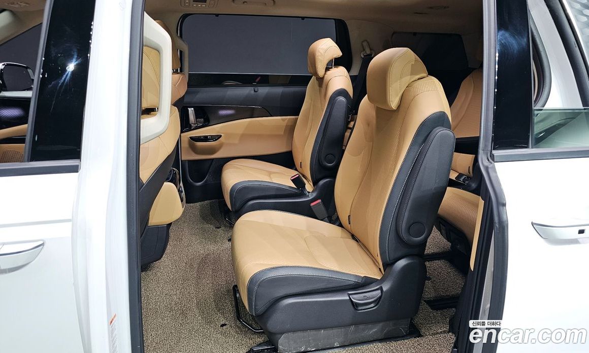 Kia Carnival 9-Seater Signature