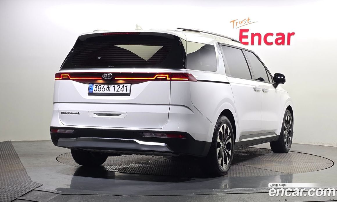 Kia Carnival 9-Seater Signature