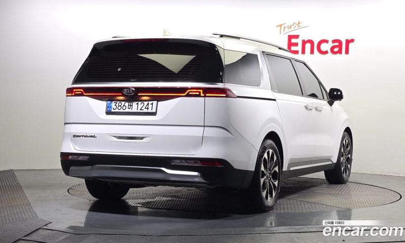 Kia Carnival 9-Seater Signature