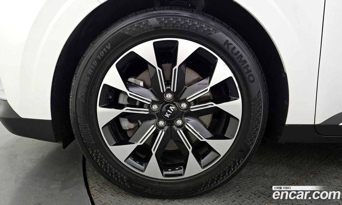 Kia Carnival 9-Seater Signature
