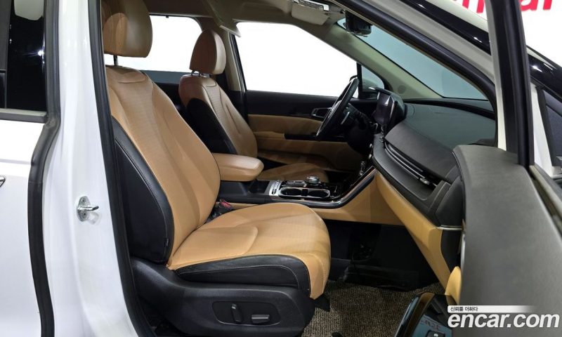Kia Carnival 9-Seater Signature