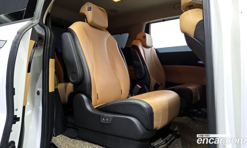 Kia Carnival 9-Seater Signature