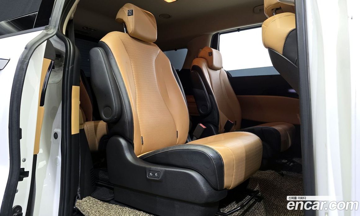 Kia Carnival 9-Seater Signature
