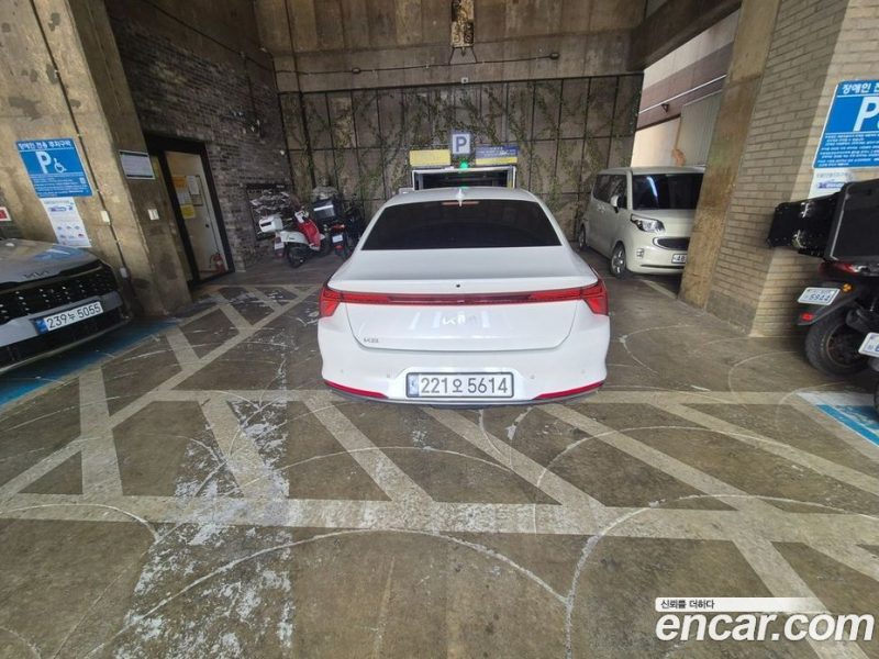 Kia K8 2.5 Gasoline 2WD