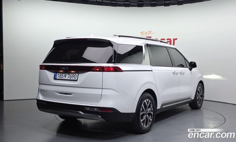 Kia Carnival 9-Seater Noblesse