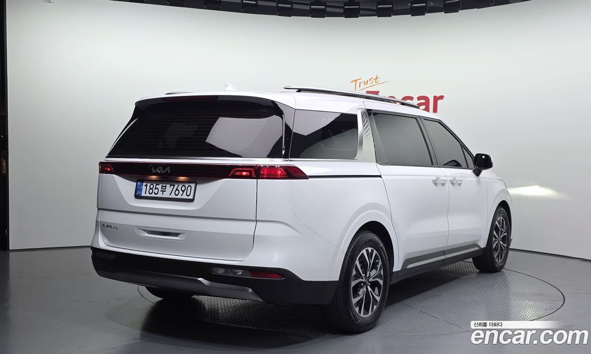 Kia Carnival 9-Seater Noblesse
