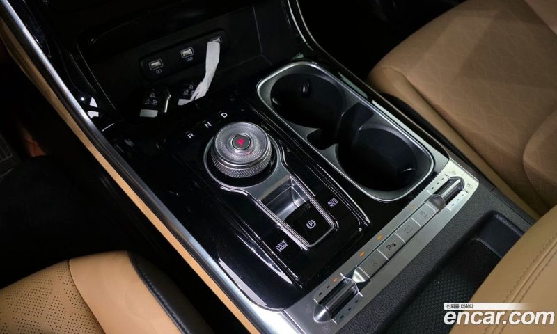 Kia Carnival 9-Seater Noblesse