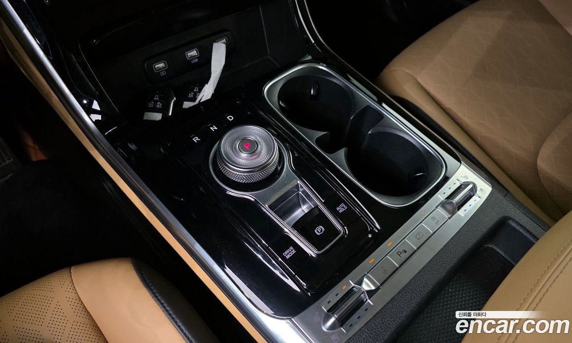 Kia Carnival 9-Seater Noblesse