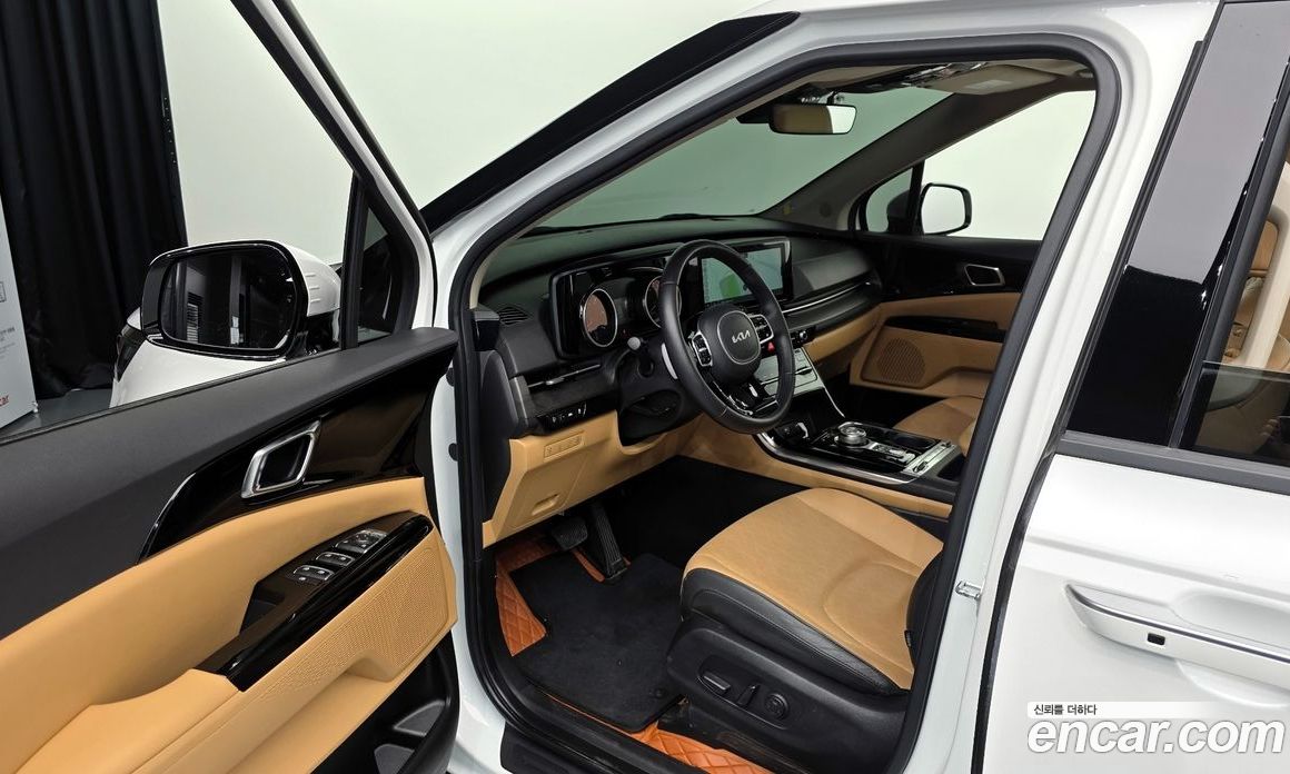 Kia Carnival 9-Seater Noblesse