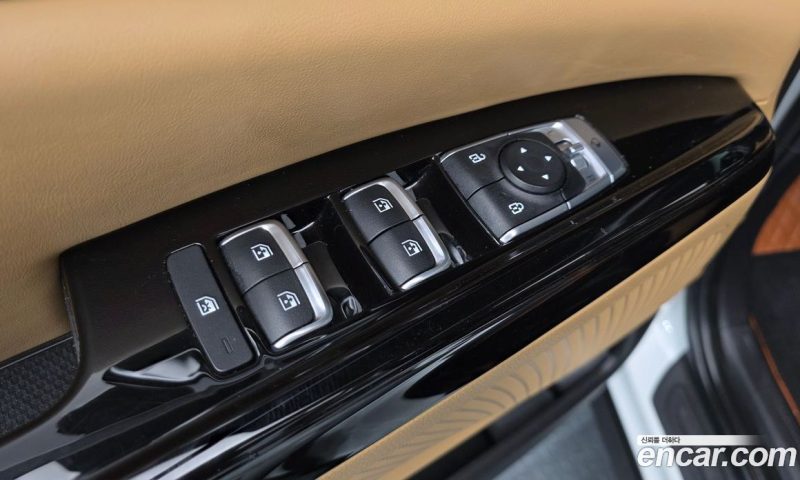 Kia Carnival 9-Seater Noblesse