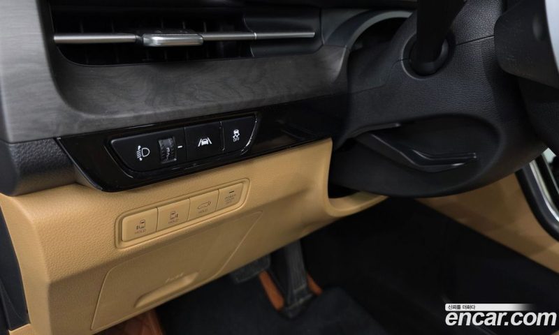 Kia Carnival 9-Seater Noblesse