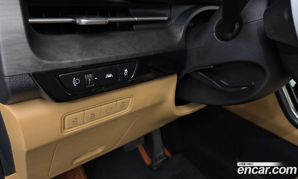Kia Carnival 9-Seater Noblesse