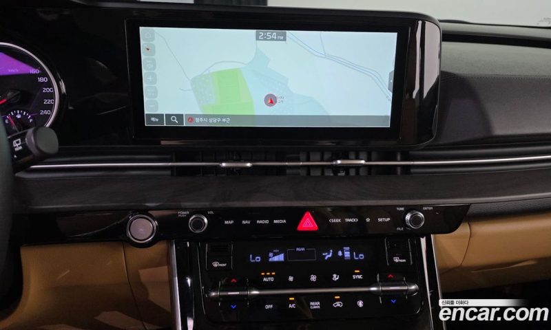 Kia Carnival 9-Seater Noblesse
