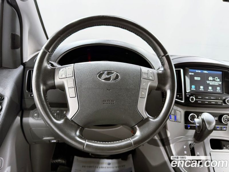 Hyundai Starex Wagon 11-Seater
