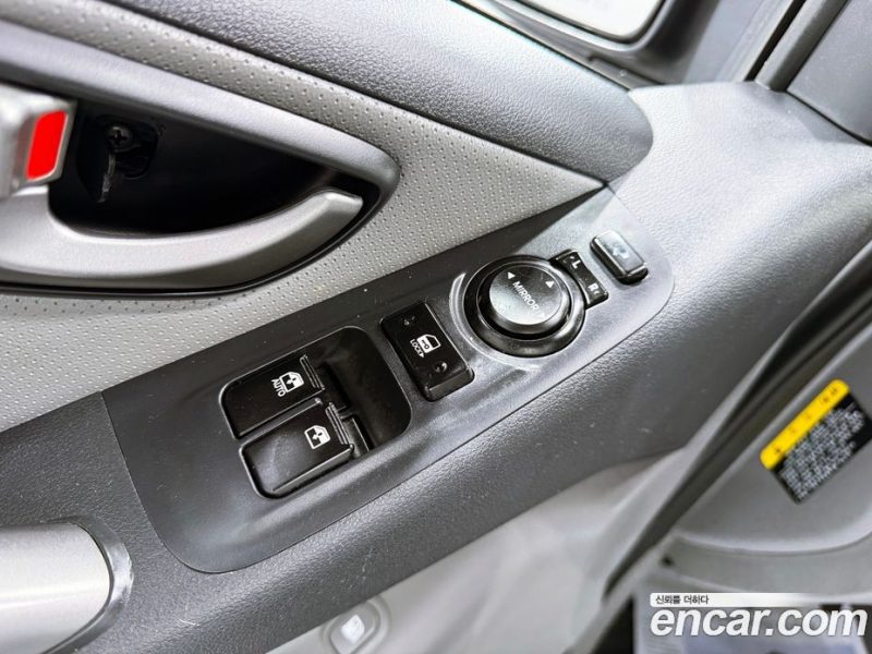 Hyundai Starex Wagon 11-Seater